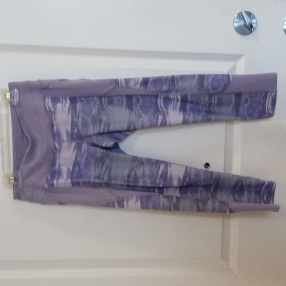 Athleta XS cropped workout leggings.  EUC.  Blue/gray camo